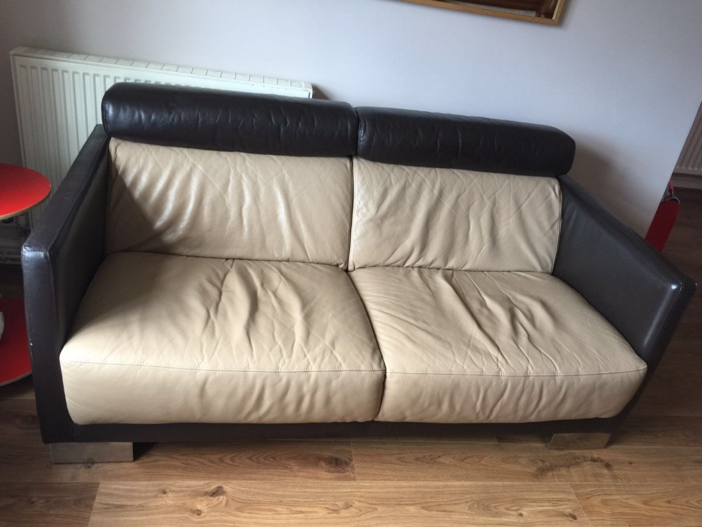 3str sofa with two flat seat cushions